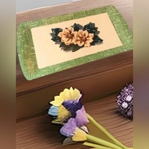 Vintage floral 1940’s vanity tray. Like new vintage condition. Kentley